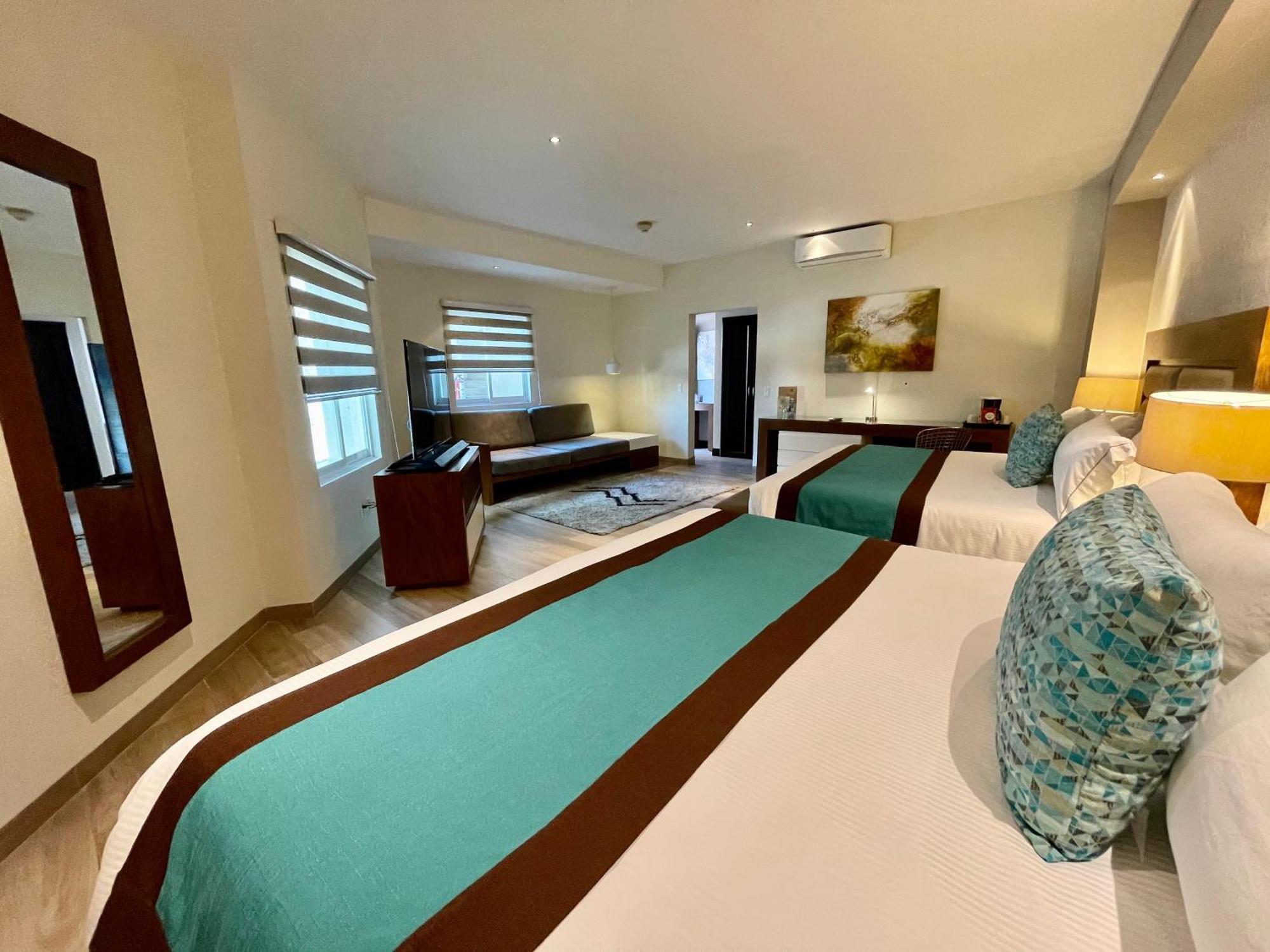 Aurea Hotel And Suites Zapopan Exterior photo