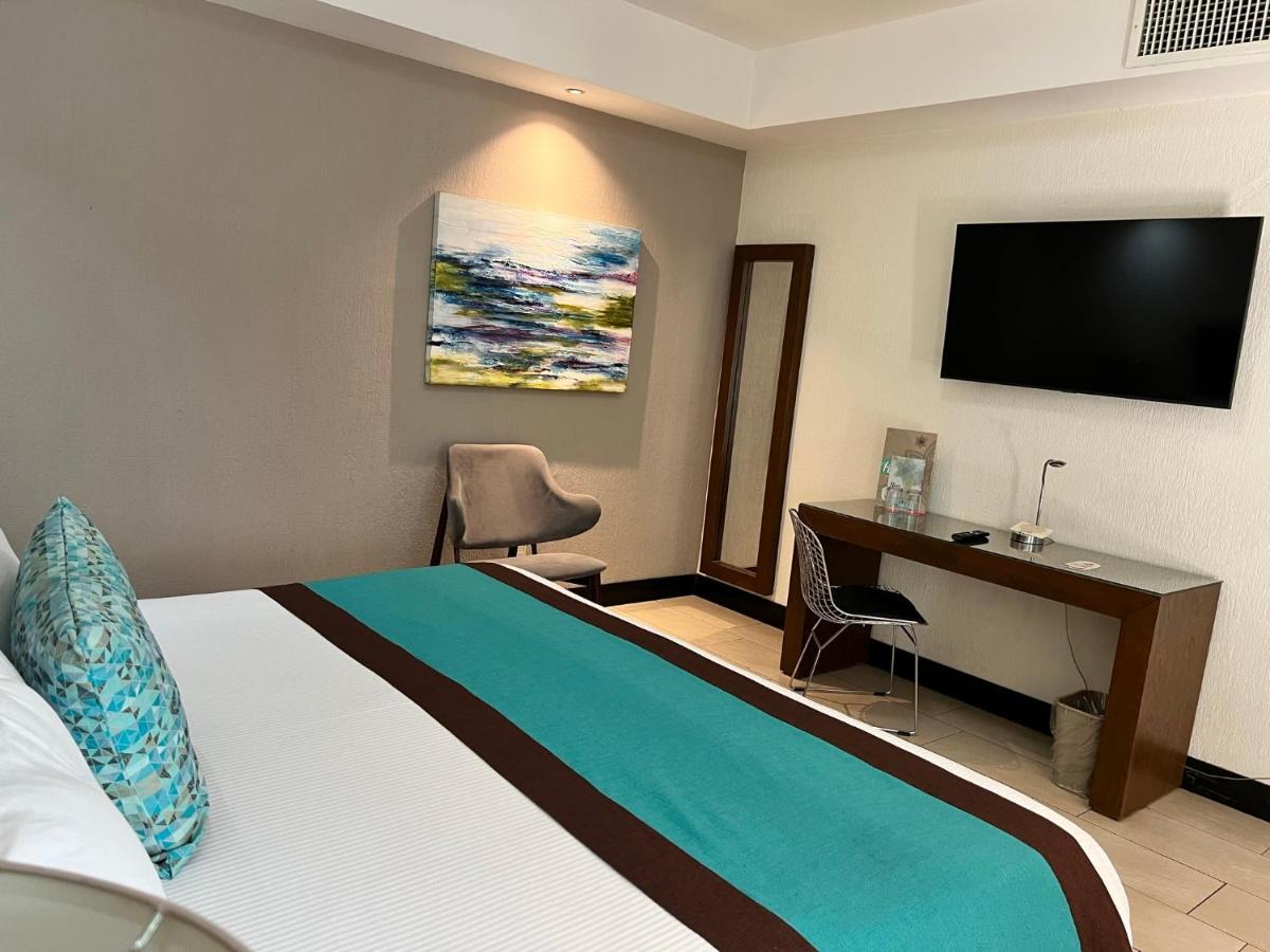 Aurea Hotel And Suites Zapopan Exterior photo