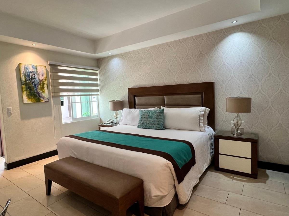 Aurea Hotel And Suites Zapopan Exterior photo